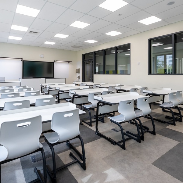 Школа № 883 имени Героя Российской Федерации генерал-лейтенанта М. Ф. Лукина, Москва - фото 2