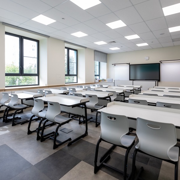 Школа № 883 имени Героя Российской Федерации генерал-лейтенанта М. Ф. Лукина, Москва - фото 1